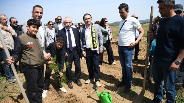 Keşan'da yüzlerce fidan toprakla buluşturuldu