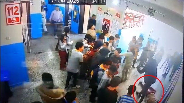 Dili boğazına kaçan öğrenciyi müdür yardımcısı kurtardı; o anlar kamerada