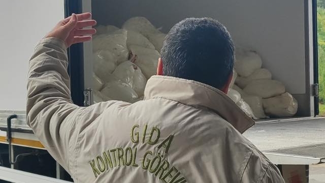 Sakarya'da son tüketim tarihi geçmiş yaklaşık 23 ton lor peyniri imha edildi