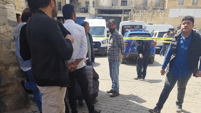 Cami tuvaletinde boğazı kesilmiş halde ölü bulundu