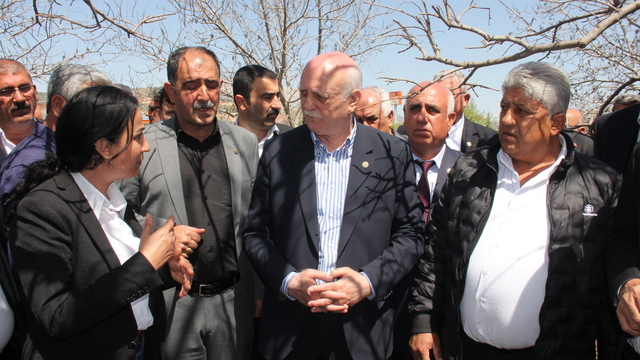 TZOB Genel Başkanı Bayraktar, Adıyaman'da zirai dondan etkilenen bahçeleri inceledi