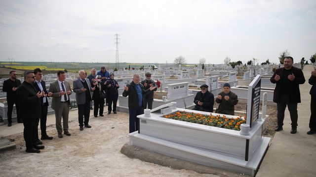 Edirne'nin turizm elçisi Bahri Dinar, vefatının ilk yılında kabri başında anıldı