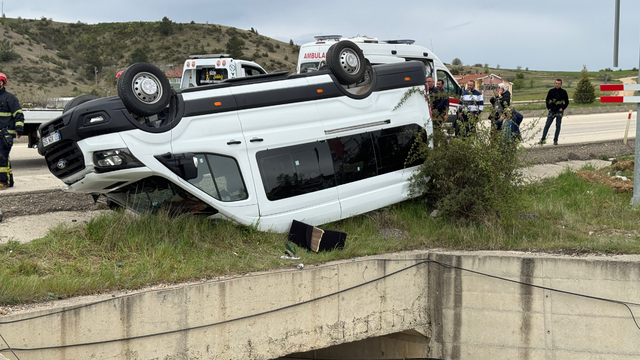 Kastamonu'da minibüs ile tırın çarpıştığı kazada 10 kişi yaralandı