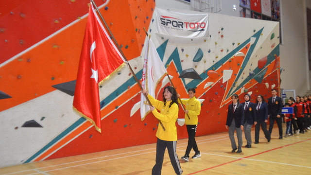 Muş'ta "Okul Sporları Karate Minik-Yıldızlar Grup Şampiyonası" başladı