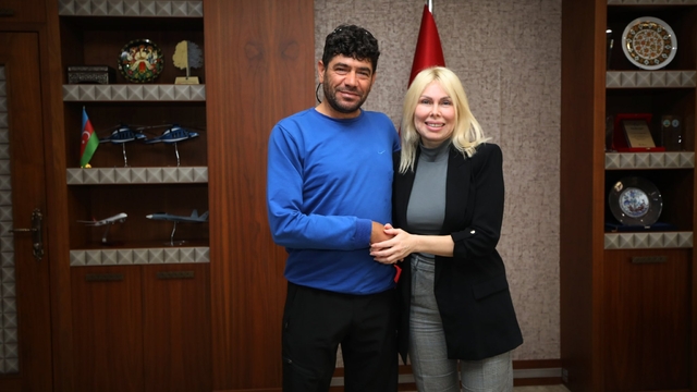 Rektör Özkan, Türkiye'nin ilk çift kol nakilli hastası Cihan Topal ile buluştu: