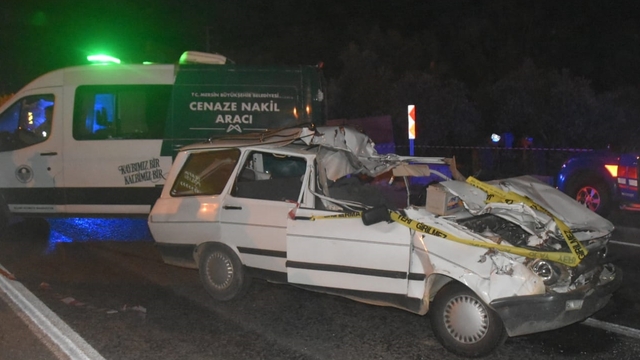 Mersin'de tırla çarpışan otomobilin sürücüsü öldü