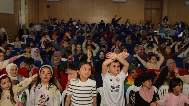 Bafra'da "Sevgi ve Rotobu Dev Adama Karşı" adlı tiyatro oyunu sahnelendi