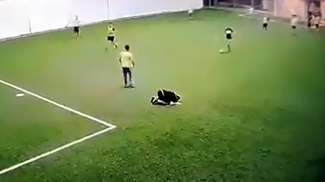 Halı sahada kalp krizi geçirip, hayatını kaybetti