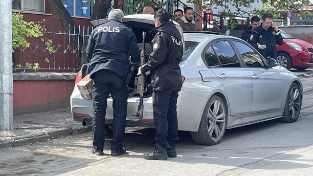 Eskişehir'de "dur" ihtarına uymayan araçta otomatik silah ele geçirildi