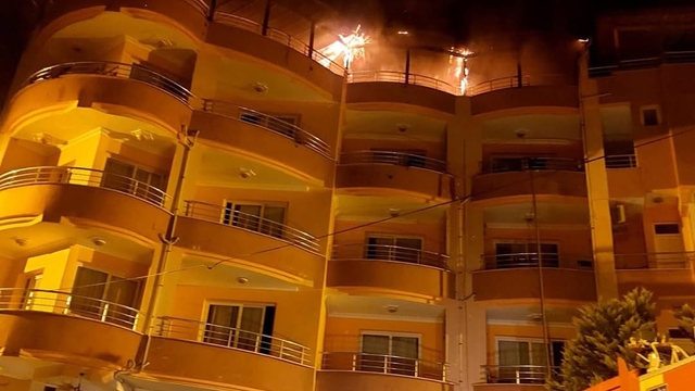 Samandağ'da otelde çıkan yangın söndürüldü