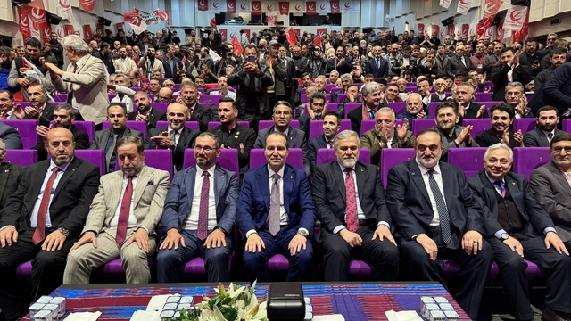 Yeniden Refah Partisi Genel Başkanı Erbakan, Trabzon'da partisinin il kongresine katıldı