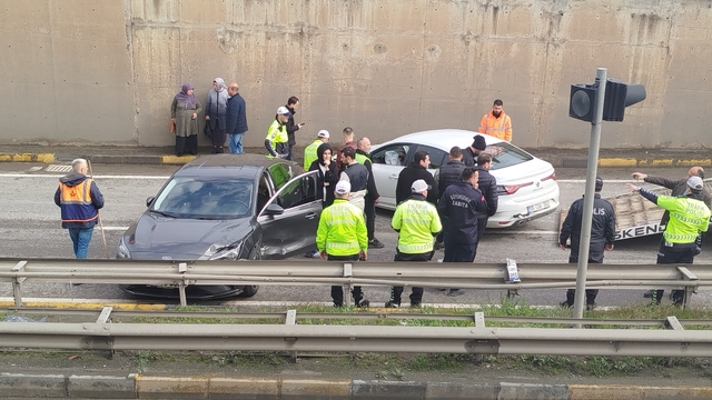 Karadeniz Sahil Yolu'nda 25 araç zincirleme kazaya karıştı; 12 yaralı