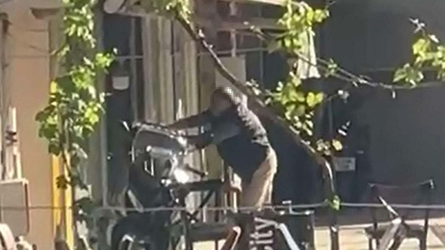 Kendisini tabancayla vuran şüpheliyi peşine düşüp yakaladı