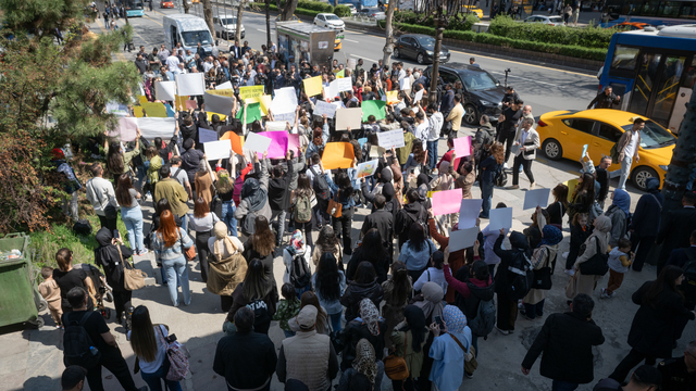 Atama bekleyen öğretmenler MEB önünde açıklama yaptı
