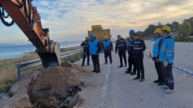 Van'da içme suyu hattında onarım çalışması sürüyor