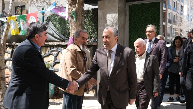 AK Parti Van İl Başkanı Arvas ve yöneticilerden DEM Parti'ye "geçmiş olsun" ziyareti