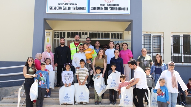 Hatay Büyükşehir Belediyesinden özel öğrencilere 23 Nisan hediyesi