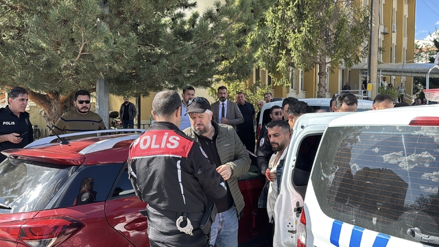 Erzincan İl Sağlık Müdürlüğüne kurusıkı tabancayla giren kişi gözaltına alındı