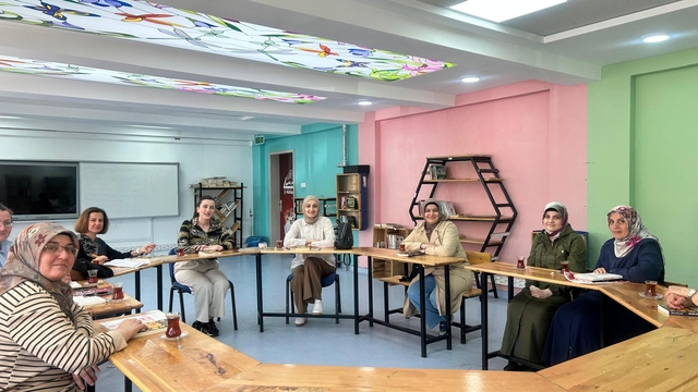 Turhal'da öğretmenler ve veliler kitap okuma etkinliğine katıldı