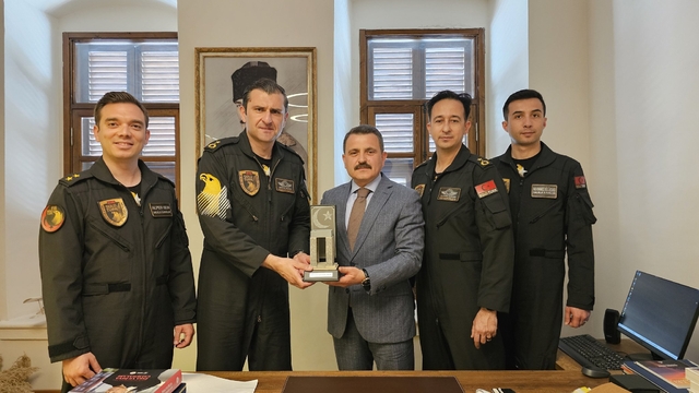 SOLOTÜRK ekibinden Tarihi Alan Başkanı Kaşdemir'e ziyaret