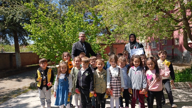 Bahşılı'da Kur'an kursu öğrencilerinden Gazze için yardım kampanyası