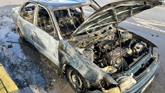 Otomobil alev alev yandı