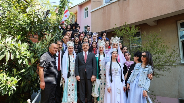 Artvin Valisi Ergün, 23 Nisan dolayısıyla Gürcistan'dan gelen çocuklarla buluştu
