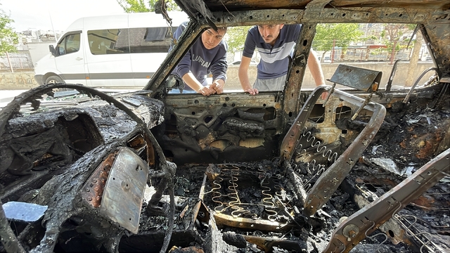 Şanlıurfa'da park halindeki 9 araç kundaklandı