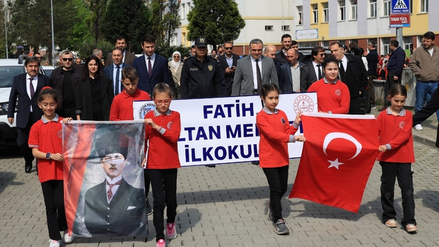 Arhavi'de 23 Nisan kortej yürüyüşü gerçekleştirildi
