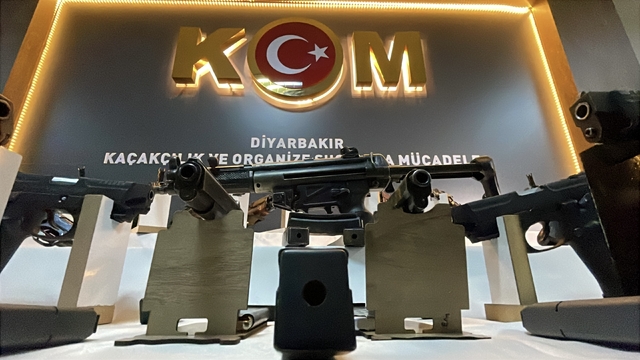 Diyarbakır'da Irak'tan getirilen çok sayıda silah ele geçirildi