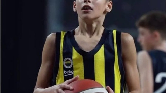 Fenerbahçeli küçük Jasikevicius Balıkesir'de parkede