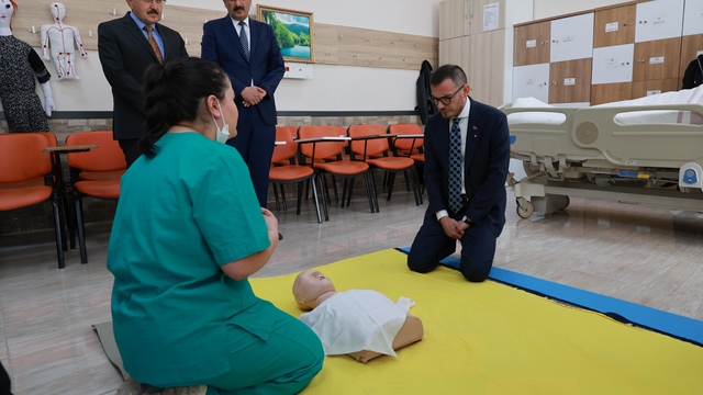 Tokat Belediye Başkanı Yazıcıoğlu, İbn-i Sina Mesleki ve Teknik Anadolu Lisesini ziyaret etti