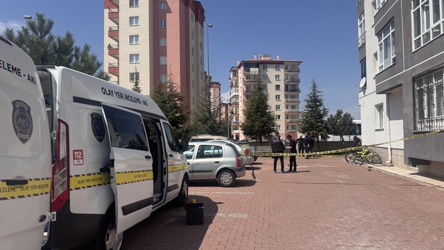 Kayseri'de cam silerken 4. kattan düşen kadın yaralandı