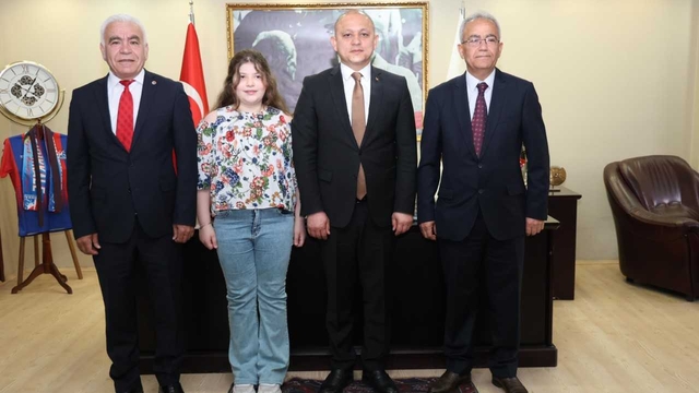 Kırıkkale Belediye Başkanı Önal, koltuğunu öğrencilere devretti