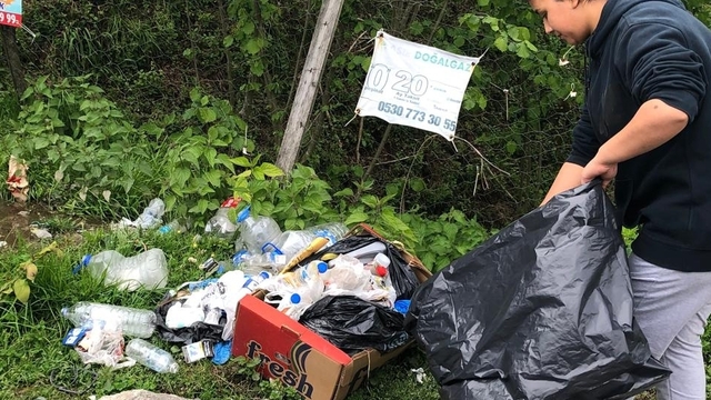 Espiye'de öğrenciler çevreyi temizledi