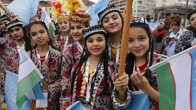 Samsun'da "Türk Dünyası Çocuk Festivali" dans gösterileriyle sürüyor