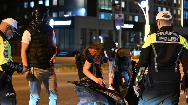 Edirne'de polis ekipleri asayiş ve trafik denetimi yaptı