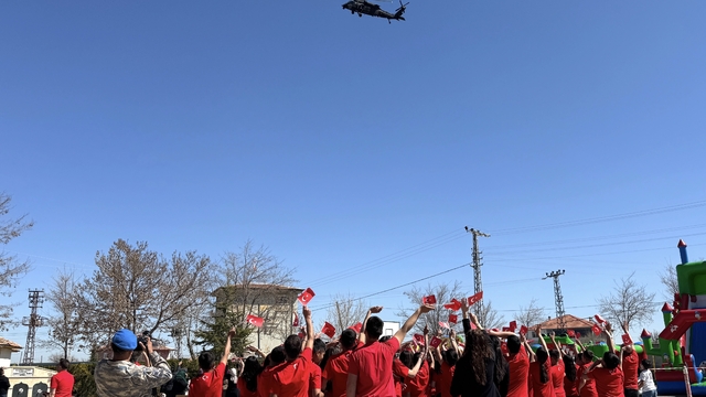 Milli Savunma Bakanlığı, Konyalı öğrencilerin helikopter görme hayalini gerçeğe dönüştürdü