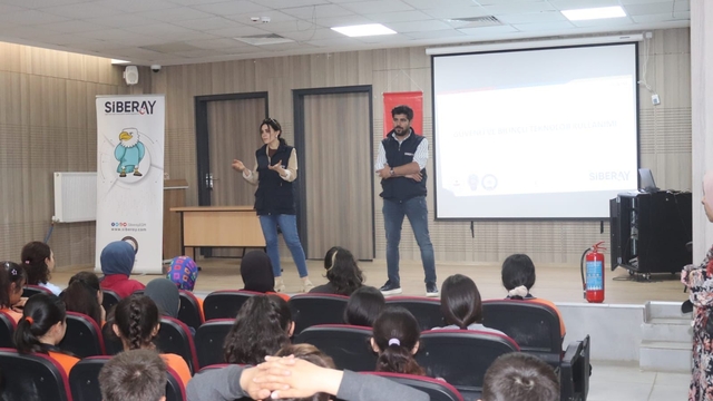 İslahiye'de 376 öğrenciye siber suçlarla ilgili seminer verildi