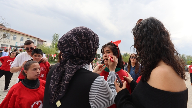 Iğdır'da "özel çocuklar" 23 Nisan'ı etkinliklerle kutladı