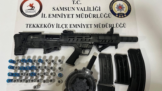 Samsun'da şüpheli araçta ruhsatsız silah ve mühimmat ele geçirildi