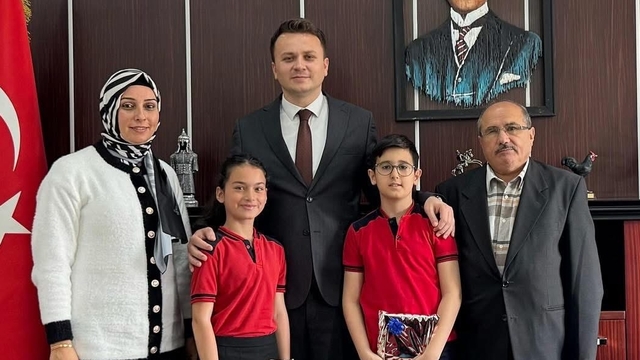 Gerze Kaymakamı Arabacı, koltuğunu temsili olarak öğrencilere devretti