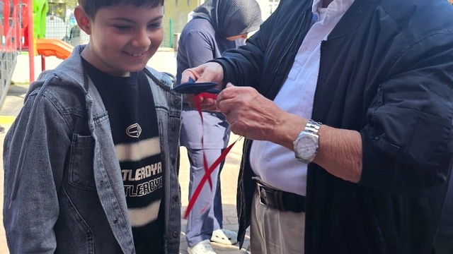 Kocaeli'de huzurevi sakinleri, ilkokul ve anaokulundaki çocukları ziyaret etti