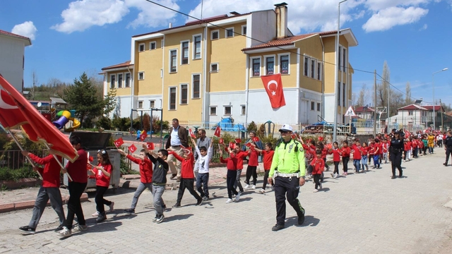 Artova'da kortej yürüyüşlü düzenlendi