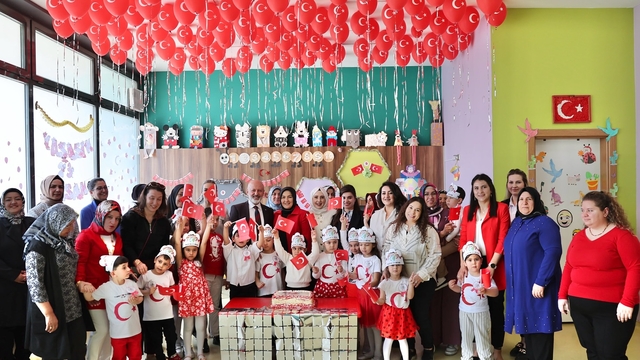 Başkan Çolakbayrakdar ve eşi çocukların 23 Nisan coşkusuna ortak oldu