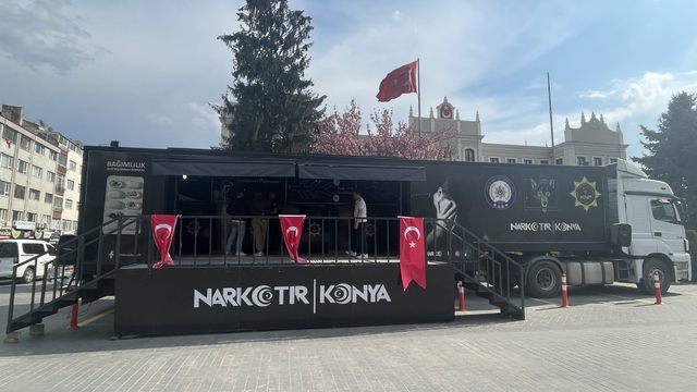 Bolu'ya getirilen "Narkotik Tır" ile uyuşturucuya karşı bilinç aşılanıyor