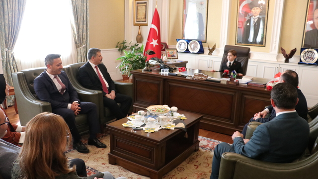 Erzurum'da "temsili vali" Gazze'deki çocukların özgürlüğünü istedi