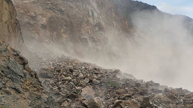 Gümüşhane-Giresun karayolu heyelan nedeniyle ulaşıma kapandı