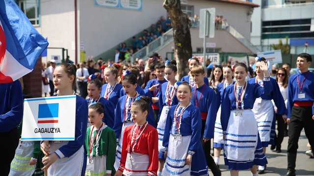 "Sakarya 15. Uluslararası Halk Oyunları Festivali" kortej yürüyüşüyle başladı