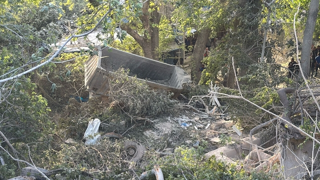 Hatay'da kamyonun uçuruma devrilmesi sonucu 1 kişi öldü, 1 kişi ağır yaralandı